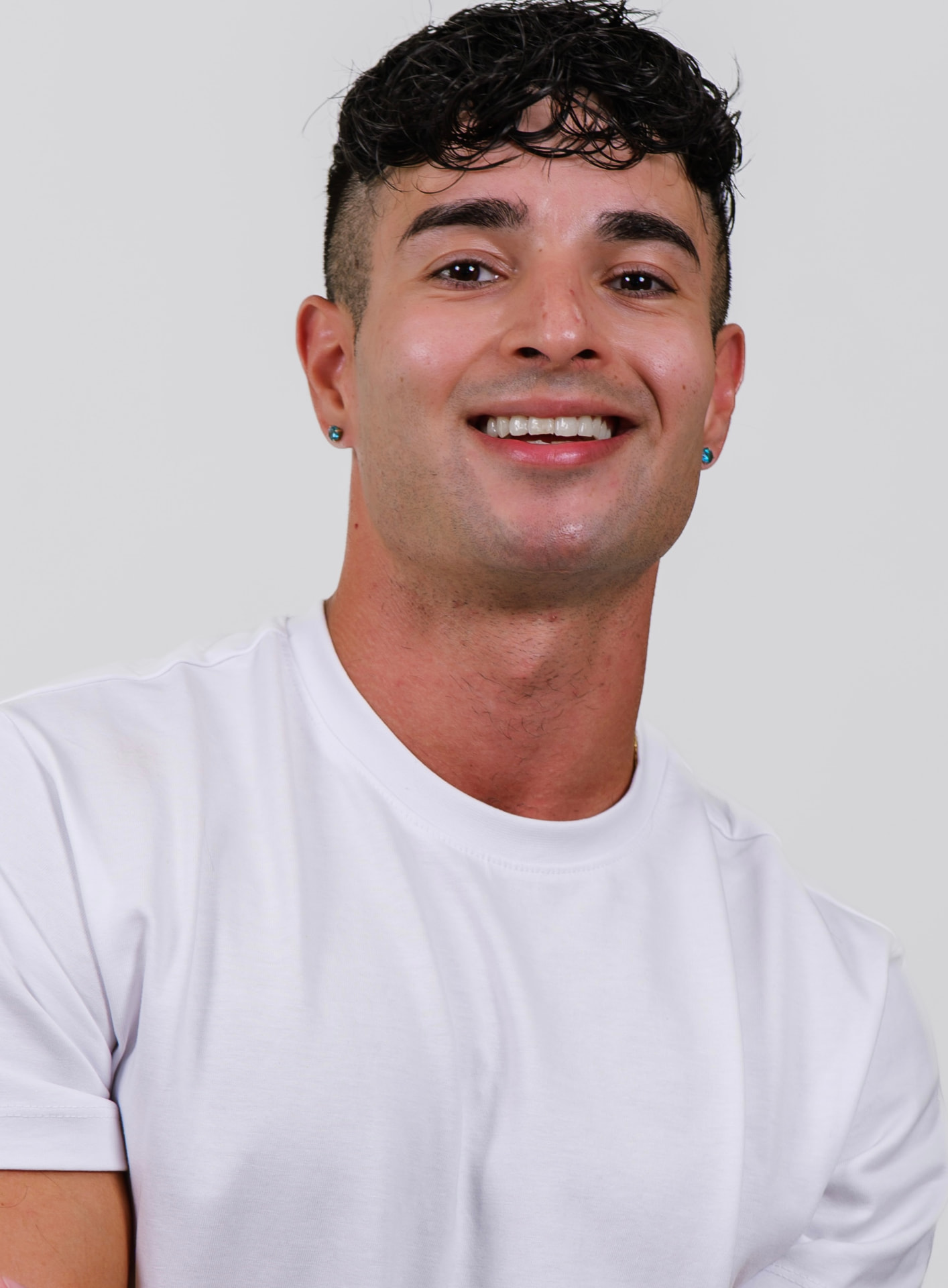 Nate Velazquez smiling, online nutrition coach